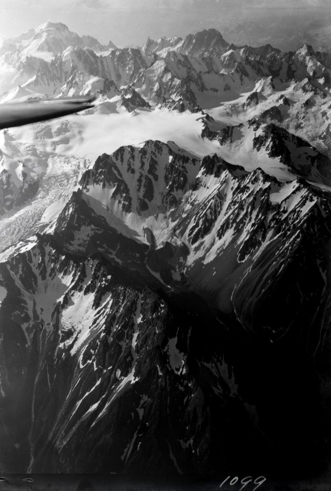 ETH-BIB-Val d`Arpettaz avec Pointe d`Orny, Plateau de Trient et Mont Blanc v. N. O. aus 4500 m-Inlandflüge-LBS MH01-001099
