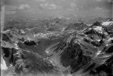 ETH-BIB-Val dal Tschüvel, Chüelalphorn, Sertigpass, Flüela, Schwarzhorn, Weisshorn, Silvrettagruppe v. S. W. aus 3400 m-Inlandflüge-LBS MH01-003806