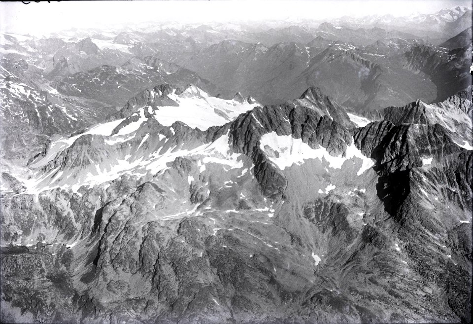ETH-BIB-Val Niemet, Surettagruppe, Rheinwald, Val d'Emet, Gotthard v. S. O. aus 3400 m-Inlandflüge-LBS MH01-003753