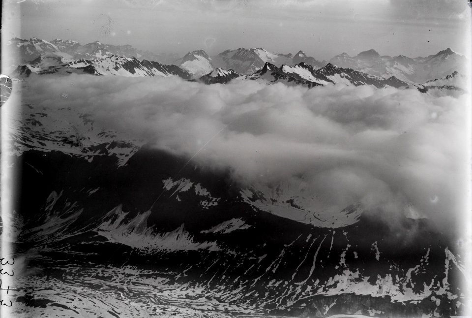 ETH-BIB-Val Piora de Dentro, Piz Ravetsch, Oberalpstock v. S. aus 3500 m-Inlandflüge-LBS MH01-003373