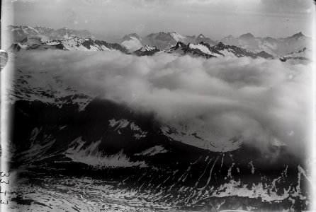 ETH-BIB-Val Piora de Dentro, Piz Ravetsch, Oberalpstock v. S. aus 3500 m-Inlandflüge-LBS MH01-003373