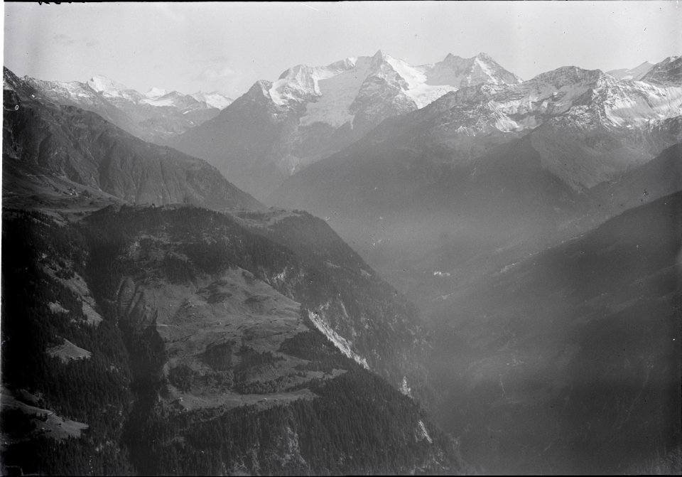 ETH-BIB-Val Sumvigt, Tenigerbad, Rheinwaldhorn, Piz Valdraus, Somvixertal, Piz Stavelatsch v. N. aus 1800 m-Inlandflüge-LBS MH01-003932