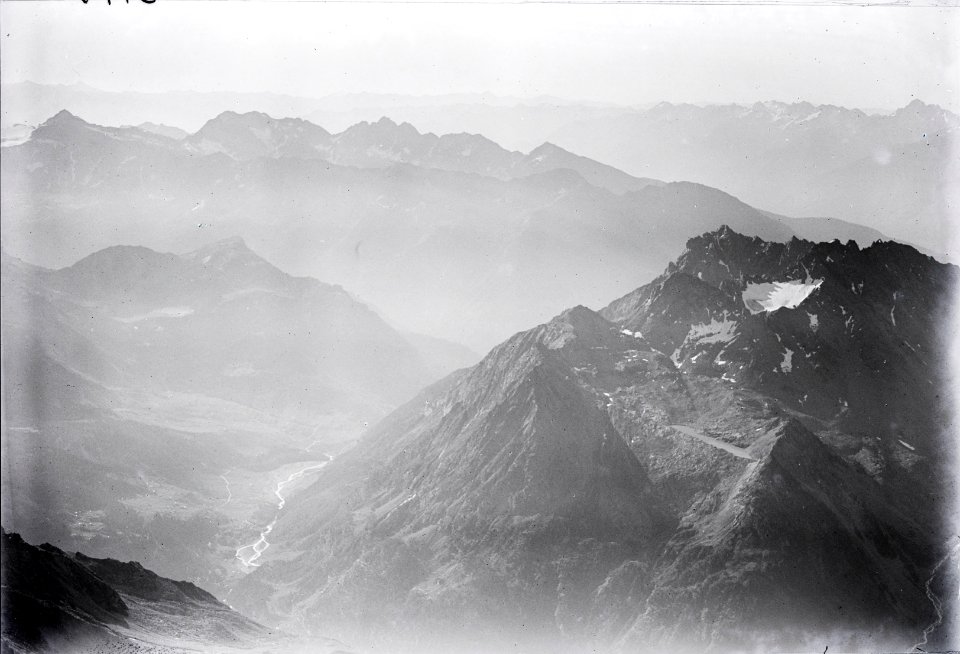 ETH-BIB-Valle Malenco, Corna Mara, Veltlin v. N. W. aus 3600 m-Inlandflüge-LBS MH01-003770