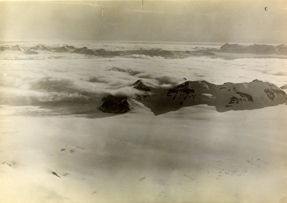 ETH-BIB-Verschneite Berge in Spitzbergen-Spitzbergenflug 1923-LBS MH02-01-0095
