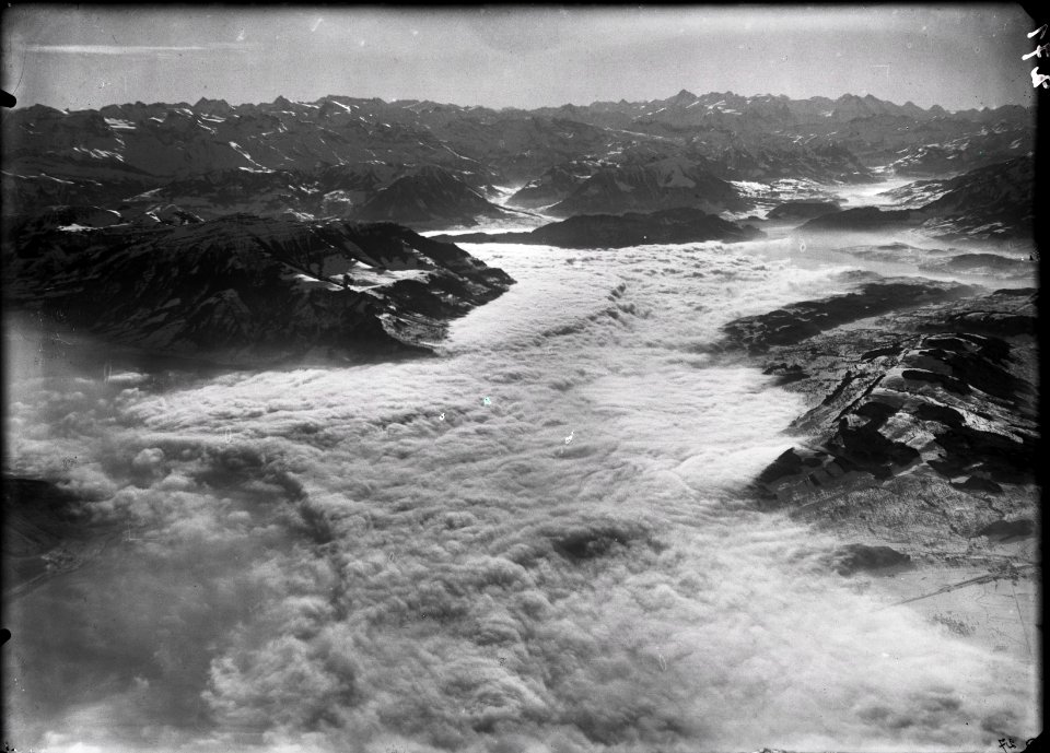 ETH-BIB-Vierwaldstädtersee, Zugersee, Nebelmeer aus 2500 m-Inlandflüge-LBS MH01-000271