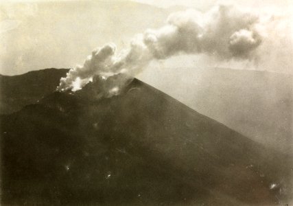 ETH-BIB-Vesuv - 1223 m von Norden aus 1600 m Höhe-Persienflug 1924-1925-LBS MH02-02-0002-AL-FL