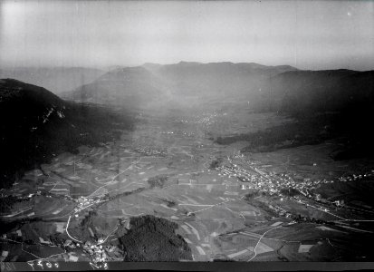 ETH-BIB-Vallée de Tavannes, rechts Reconvilier, links Saicourt und Saules, Blick nach Osten-Inlandflüge-LBS MH01-006679B