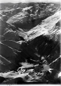 ETH-BIB-Valsertal, Vals-Platz, Chilchalphorn, Rheinwaldhorn v. N. O. aus 4000 m-Inlandflüge-LBS MH01-001371