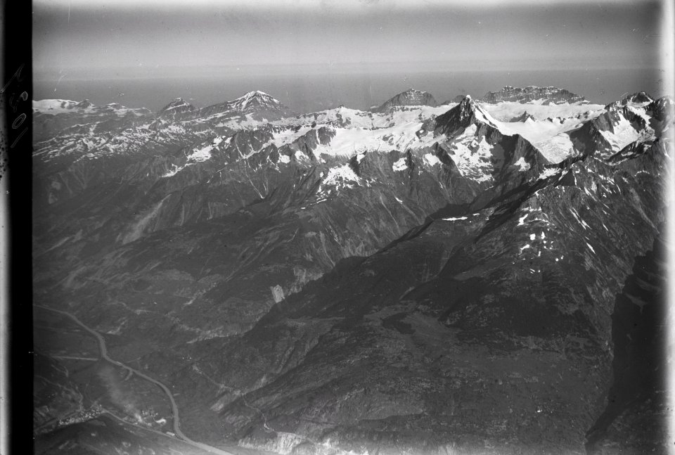 ETH-BIB-Visp, Bietschhorn, Balmhorn, Blümlisalp v. S.-Inlandflüge-LBS MH01-001029