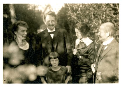 ETH-BIB-Von links nach rechts- Frau Medicus, Hermann Weyl, Lotte Medicus, Frau H. Weyl, Fritz Medicus-Portrait-Portr 00192