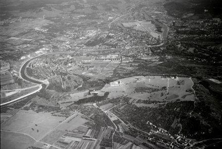 ETH-BIB-Vorort von Stuttgart- Blickrichtung Süden, obere Bildmitte Bad Canstatt-Weitere-LBS MH02-35-0035