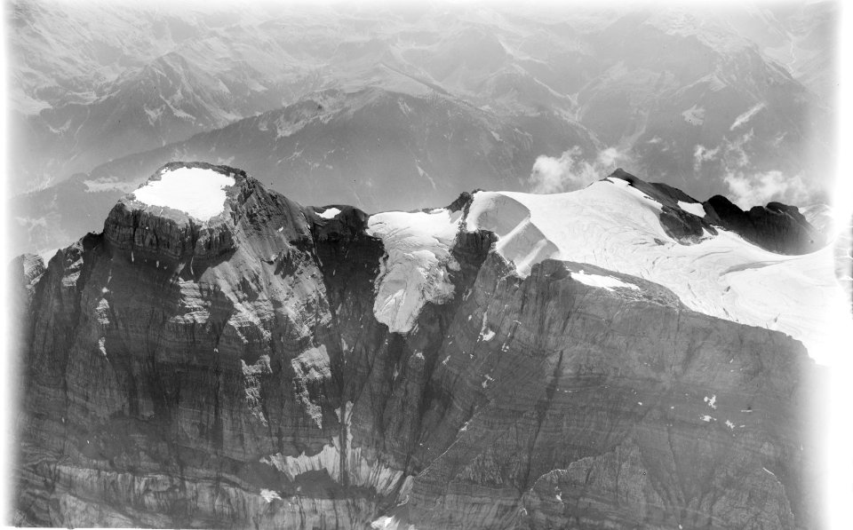 ETH-BIB-Vrenelis Gärtli, Glärnisch v. N. aus 3500 m-Inlandflüge-LBS MH01-003012