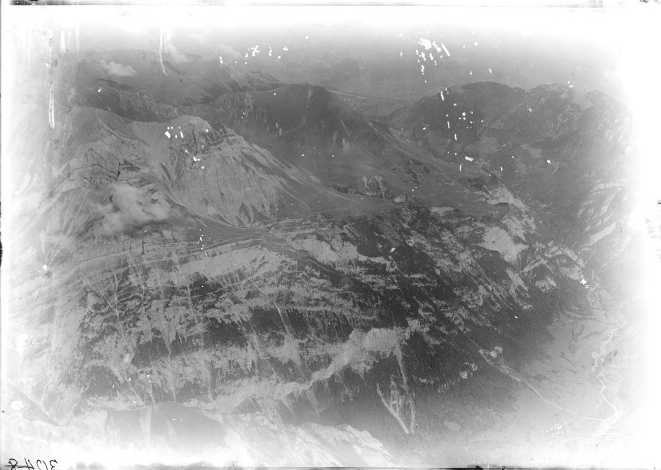 ETH-BIB-Vättis, Drachenberg, Vätterchopf, Taminatal, Rheintal aus 3000 m-Inlandflüge-LBS MH01-003048