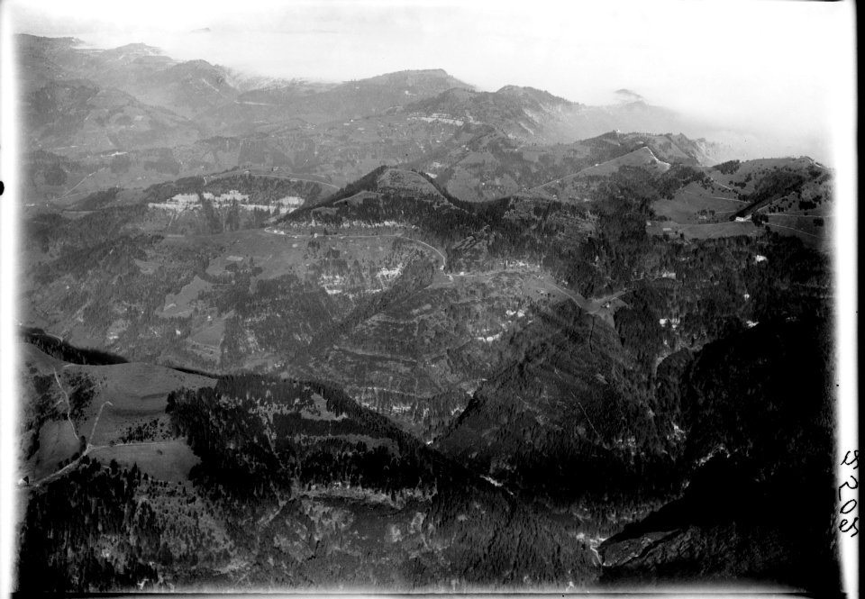 ETH-BIB-Warten, Schnebelhorn, Roten, Stralegg v. S. W. aus 3000 m-Inlandflüge-LBS MH01-002502