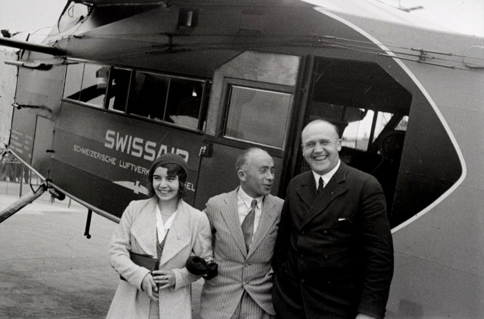 ETH-BIB-Walter Mittelholzer in Berlin, mit männlichem Passagier und Frau L. Weigelt-Weitere-LBS MH02-17-0012