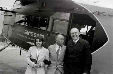 ETH-BIB-Walter Mittelholzer in Berlin, mit männlichem Passagier und Frau L. Weigelt-Weitere-LBS MH02-17-0012