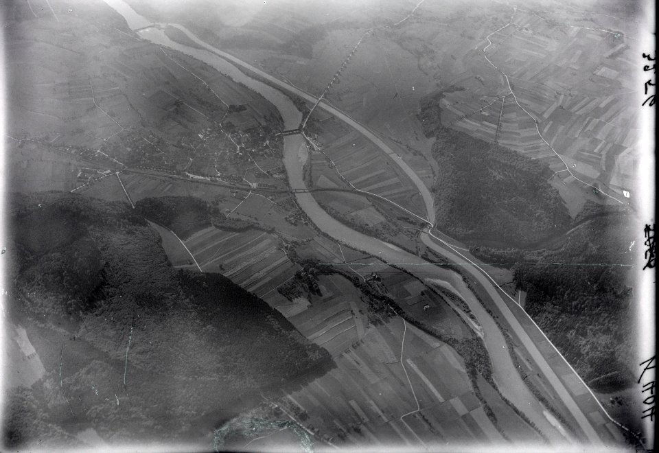 ETH-BIB-Wangen an der Aare v. S. W. aus 2000 m-Inlandflüge-LBS MH01-003256