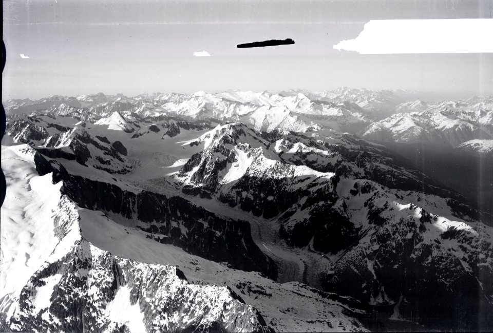 ETH-BIB-Wannenhorn, Fieschergletscher, Wasenhorn, Oberaarhorn, Dammastock, Furka v. S. W. aus 3500 m-Inlandflüge-LBS MH01-005700