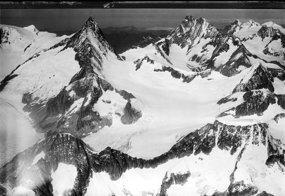 ETH-BIB-Wasenhorn, Finsteraarhorn, Oberaarhorn, Galmishorn, Wetterhorn, Schreckhorn-Inlandflüge-LBS MH01-005494