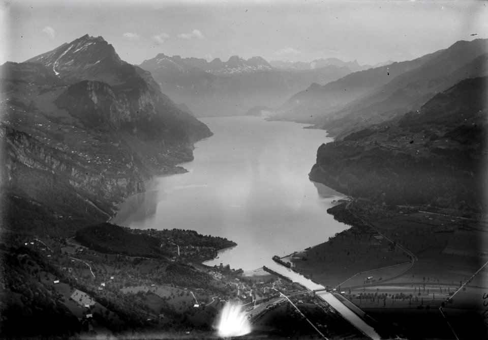 ETH-BIB-Weesen, Amden, Churfirsten, Alvier, Walensee v. N. aus 1000 m-Inlandflüge-LBS MH01-003395
