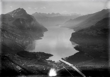 ETH-BIB-Weesen, Amden, Churfirsten, Alvier, Walensee v. N. aus 1000 m-Inlandflüge-LBS MH01-003395