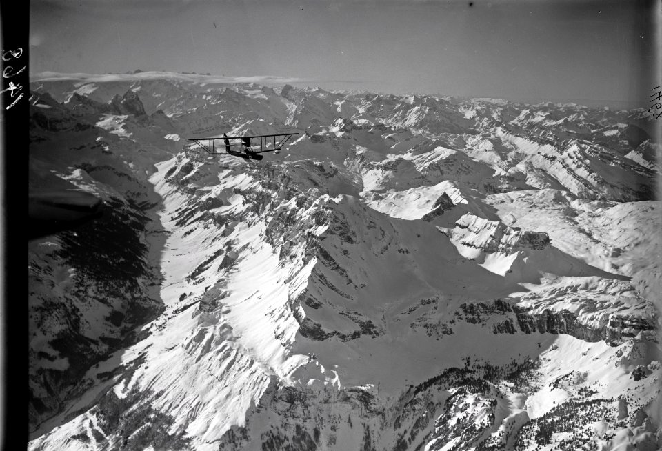 ETH-BIB-Wasserflugzeug über Urnerboden, Ortstock, Klausenpass, Chaiserstock, Titlis aus 4000 m-Inlandflüge-LBS MH01-001468