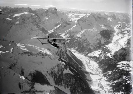 ETH-BIB-Wasserflugzeug über Linthtal, Tödi, Klausenpass, Urnerboden, Dorf Linthtal v. N. aus 4000 m-Inlandflüge-LBS MH01-001458