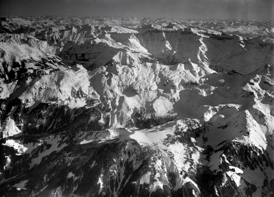 ETH-BIB-Wasserflugzeug über Niederenalp Kärpf, Krauchtal, Segnesgebiet v. W. aus 4000 m-Inlandflüge-LBS MH01-001453