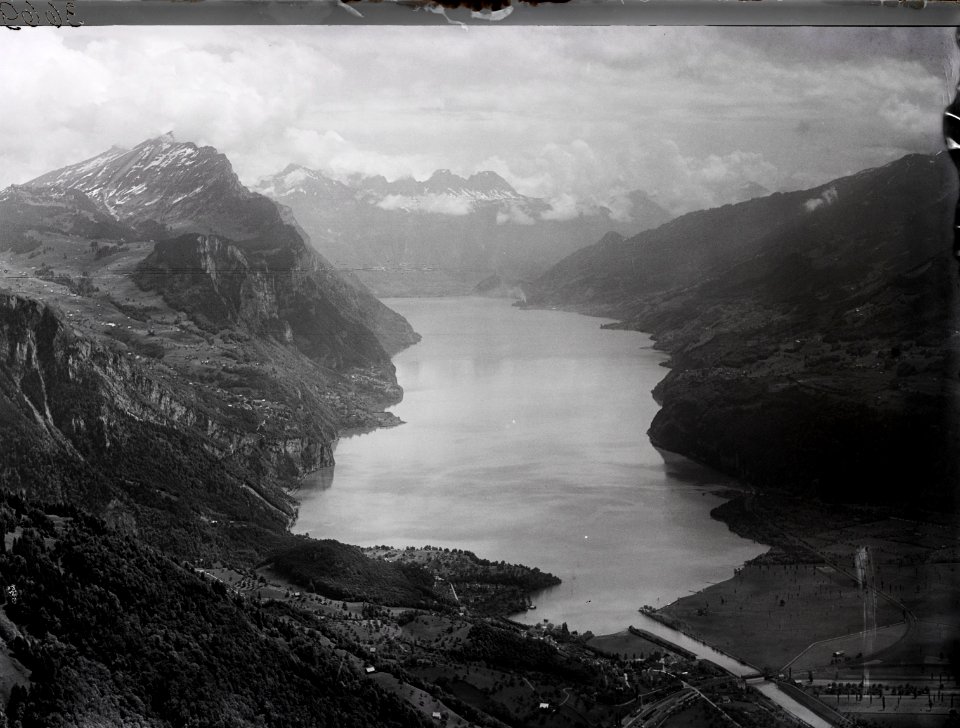 ETH-BIB-Wallensee, Weesen und Amdener Mulde, Churfirsten v. W. aus 1000 m-Inlandflüge-LBS MH01-003669