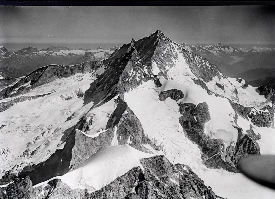 ETH-BIB-Wellenkuppe, Zinalrothorn, Weisshorn v. S. aus 4000 m-Inlandflüge-LBS MH01-005171