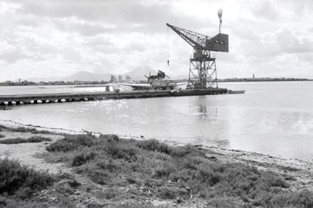 ETH-BIB-Wasserflugzeug an einer Anlegestelle-Nordafrikaflug 1932-LBS MH02-13-0034