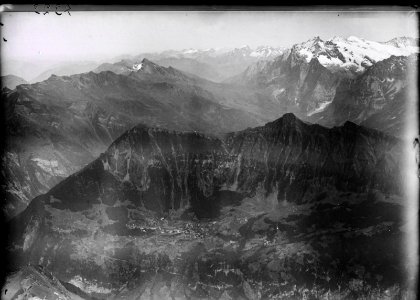 ETH-BIB-Wengen, Männlichen, Grosse Scheidegg, Wetterhörner v. W. aus 3000 m-Inlandflüge-LBS MH01-004323 photo