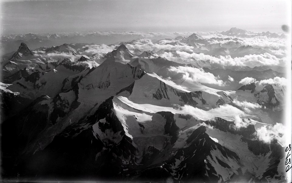 ETH-BIB-Weisshorn, Matterhorn, Grand Combin, Mont Blanc v. N. O. aus 5000 m-Inlandflüge-LBS MH01-002129