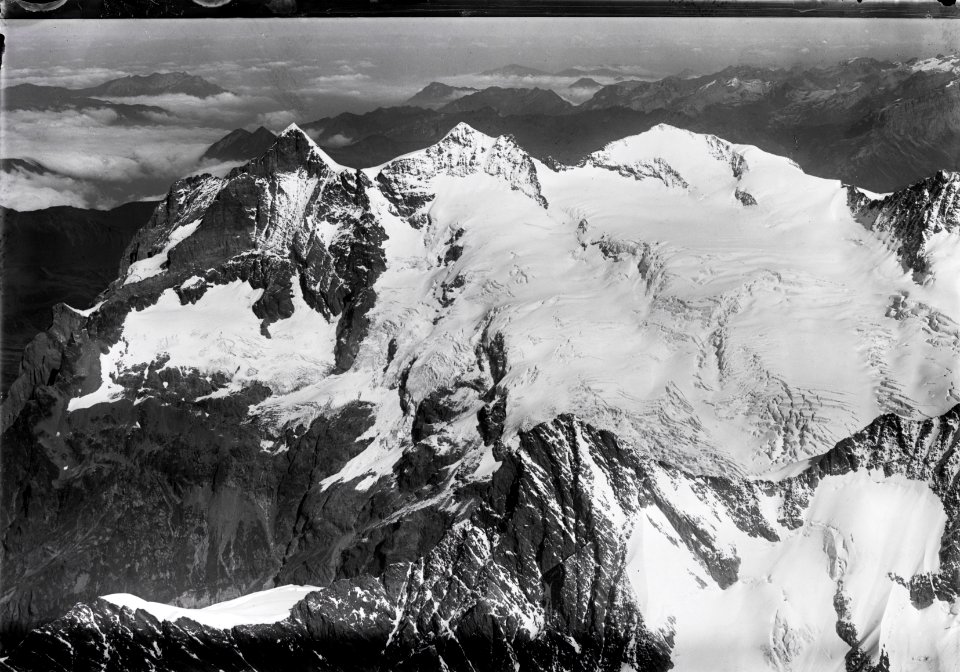 ETH-BIB-Wetterhorn, Grindelwaldfirn, Pilatus v. S. O. aus 4200 m-Inlandflüge-LBS MH01-005512