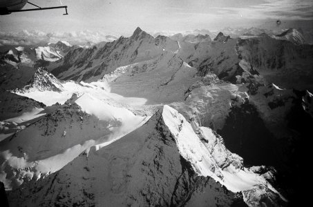 ETH-BIB-Wetterhörner, Finsteraarhorn-Inlandflüge-LBS MH05-06A-10 photo