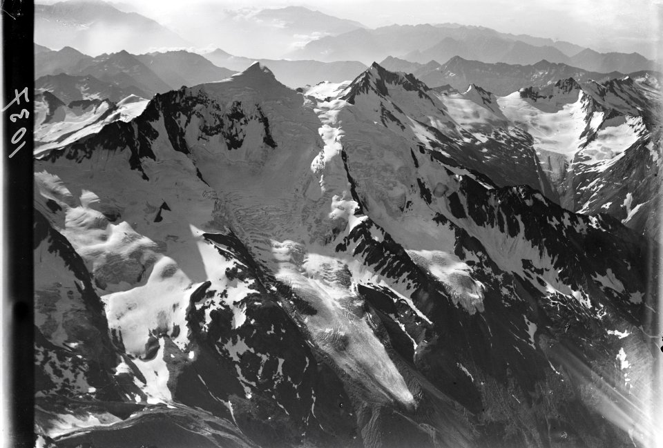 ETH-BIB-Weissmies, Portjengrat, Sonnighorn, Pizzo Bottarello v. N. W. aus 4500 m-Inlandflüge-LBS MH01-001037