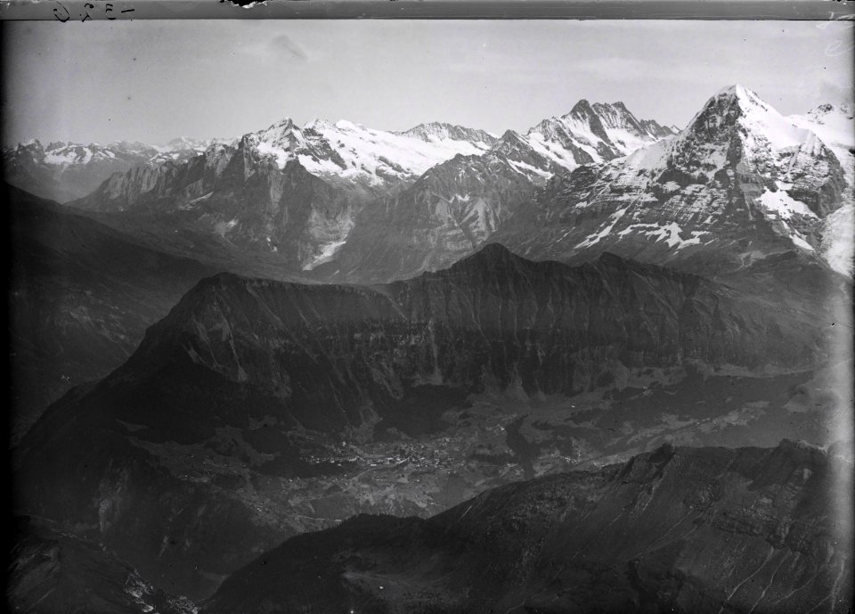 ETH-BIB-Wengen, Männlichen, Wetterhorn, Eiger v. W. aus 3000 m-Inlandflüge-LBS MH01-004326