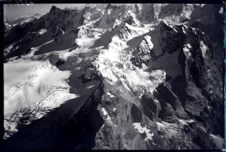 ETH-BIB-Wetterhorn, Finsteraarhorn v. O. aus 3300 m-Inlandflüge-LBS MH01-006311 photo