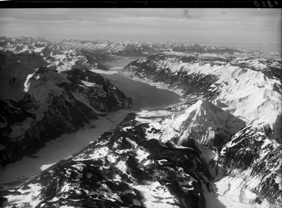 ETH-BIB-Wilerhorn, Brienzersee, Thunersee v. O. aus 3700 m-Inlandflüge-LBS MH01-000329
