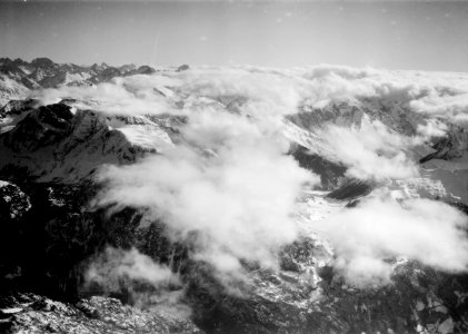 ETH-BIB-Westalpen unter den Wolken-Tschadseeflug 1930-31-LBS MH02-08-0035