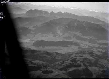 ETH-BIB-Wilder Kaiser mit Walchsee, Schwemm-Hochmoor-Inlandflüge-LBS MH01-007504 photo