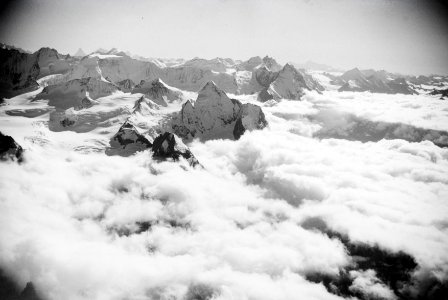 ETH-BIB-Wetterhorn, Eiger, Fiescherhörner-Inlandflüge-LBS MH05-17-16 photo