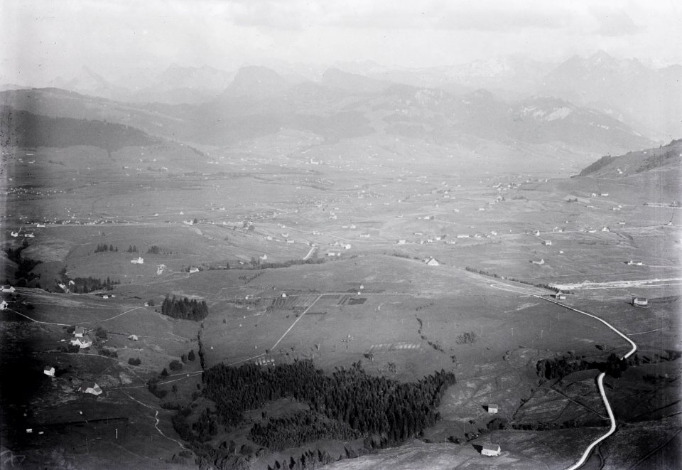 ETH-BIB-Willerzell, Sihltal, Aubrig v. N. aus 900 m-Inlandflüge-LBS MH01-004183