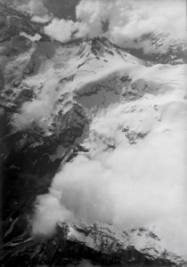 ETH-BIB-Wichelplankstock, Grassengrat v. N. W. aus 3900 m-Inlandflüge-LBS MH01-000258