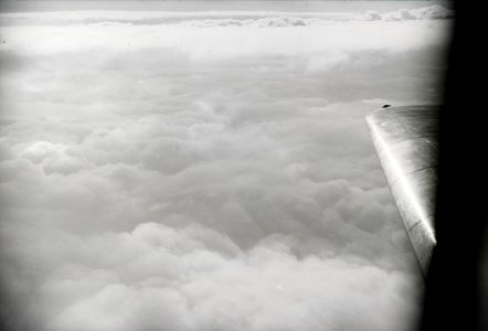 ETH-BIB-Wolken-Aufnahmen-Inlandflüge-LBS MH05-90-37