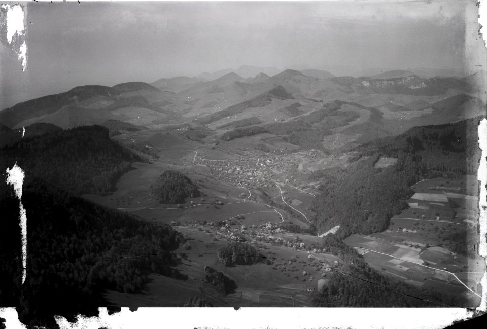 ETH-BIB-Wisen, Hauenstein, Bölchengebiet v. N. O. aus 1600 m-Inlandflüge-LBS MH01-004148