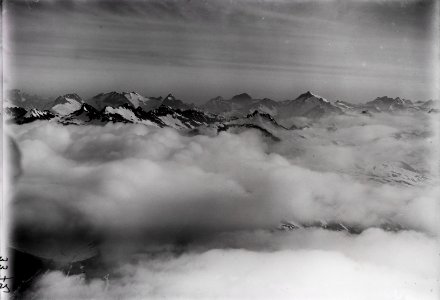 ETH-BIB-Wolkenmeer über der Valle Leventina, Val Cadlimo, Piz Blas, Piz Rondadura, Oberalpstock-Inlandflüge-LBS MH01-003372