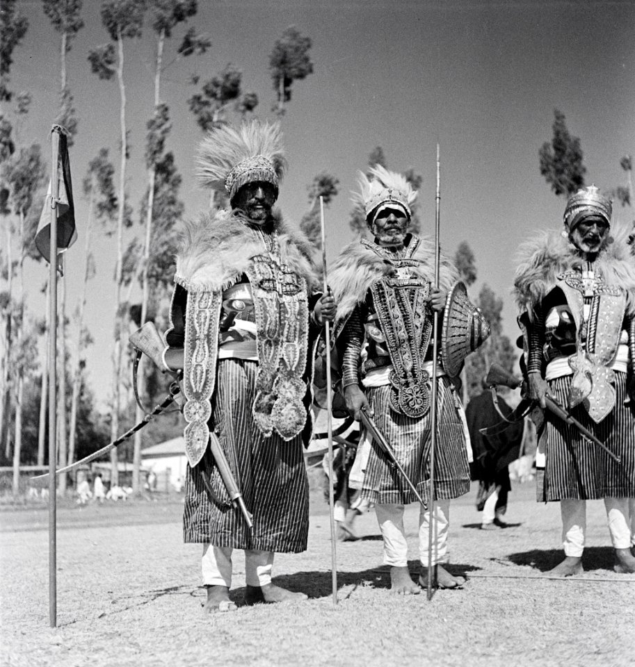 ETH-BIB-Würdenträger bei Parade in Addis Abeba-Abessinienflug 1934-LBS MH02-22-0368