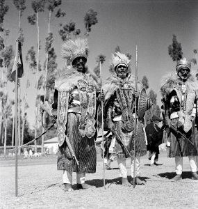 ETH-BIB-Würdenträger bei Parade in Addis Abeba-Abessinienflug 1934-LBS MH02-22-0368