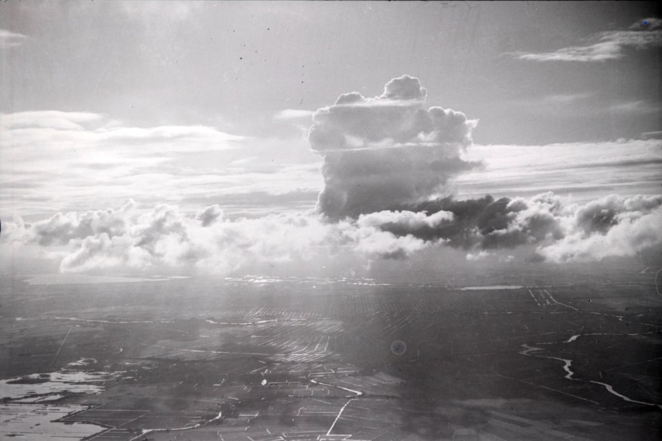 ETH-BIB-Wolken-Aufnahmen-Inlandflüge-LBS MH05-91-23